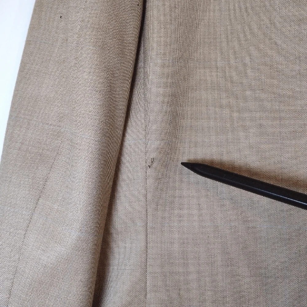 STAFFORD men's 3 button suit size (40)R. as it is.